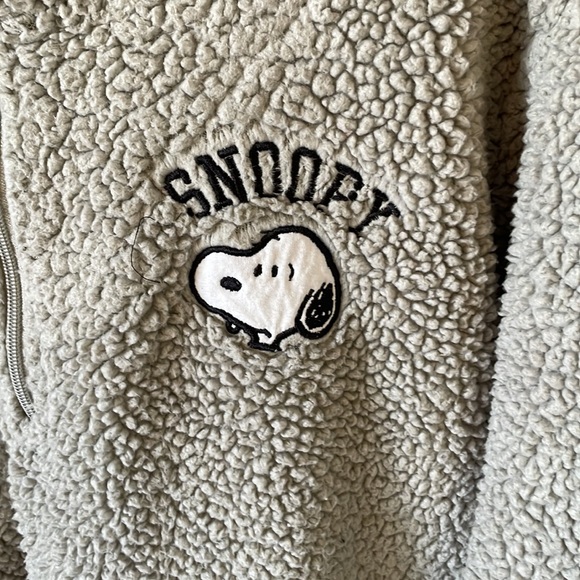 Peanuts snoopy, soft fleece pull over. Juniors size XXL. - Picture 3 of 5